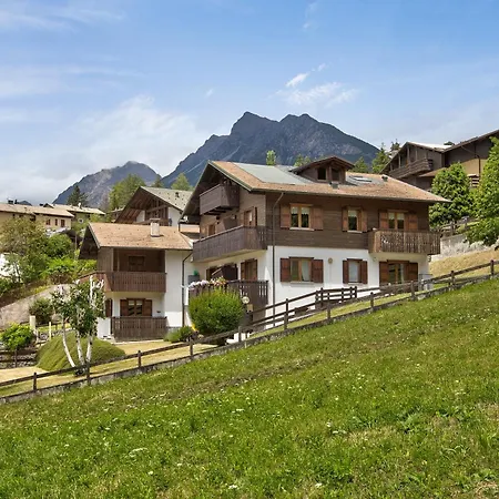 Holly Alpesi faház *